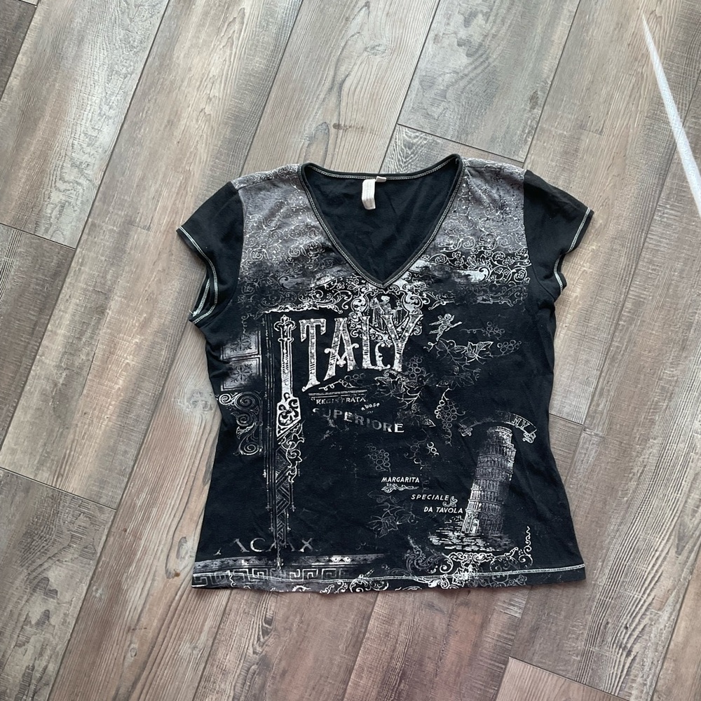Black and Gray Graphic V-Neck T-Shirt italy